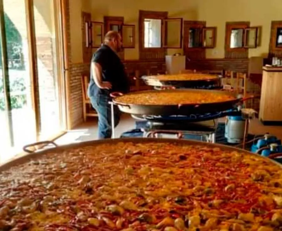 Paellas gigantes para comidas populares